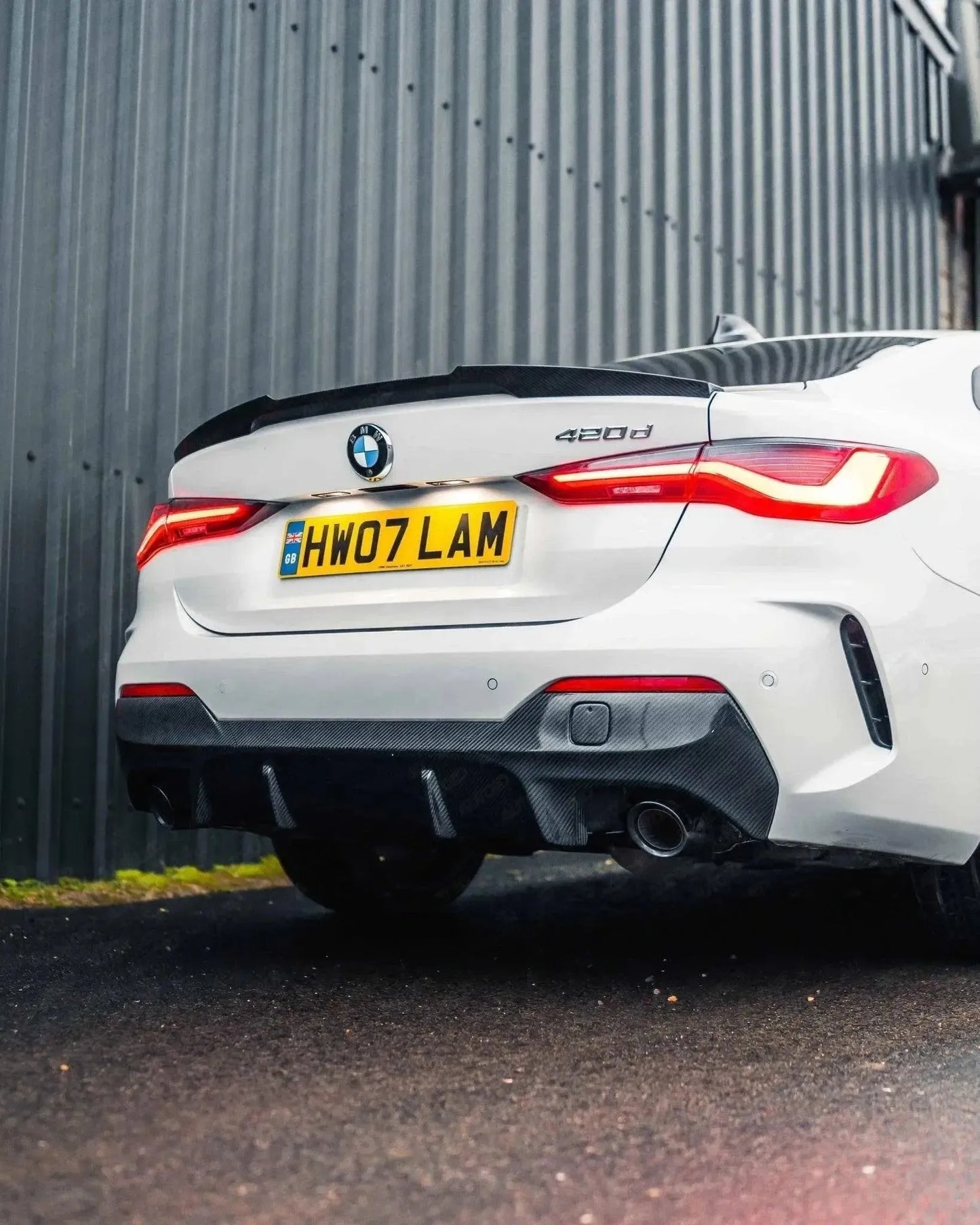 3D STYLE CARBON FIBRE REAR DIFFUSER FOR BMW G22 / G23 / G26 4 SERIES & i4